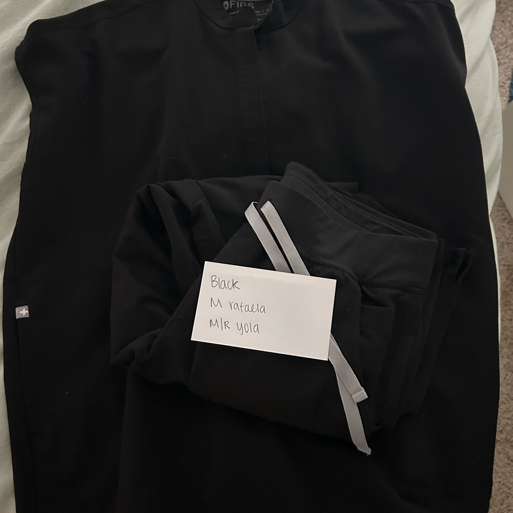 Figs Black Scrub Set